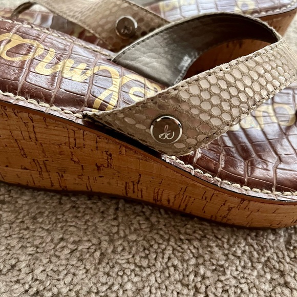 EUC Women’s Sandals - Picture 6 of 9